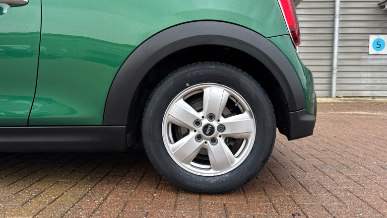 MINI Hatchback 1.5 Cooper Classic 3dr Auto Petrol Hatchback